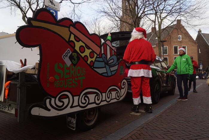 Sinterklaascomité op pad met kerstman voor Glazenhuis