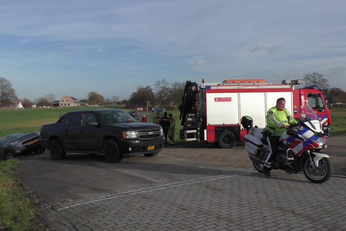 Voertuig belandt in greppel