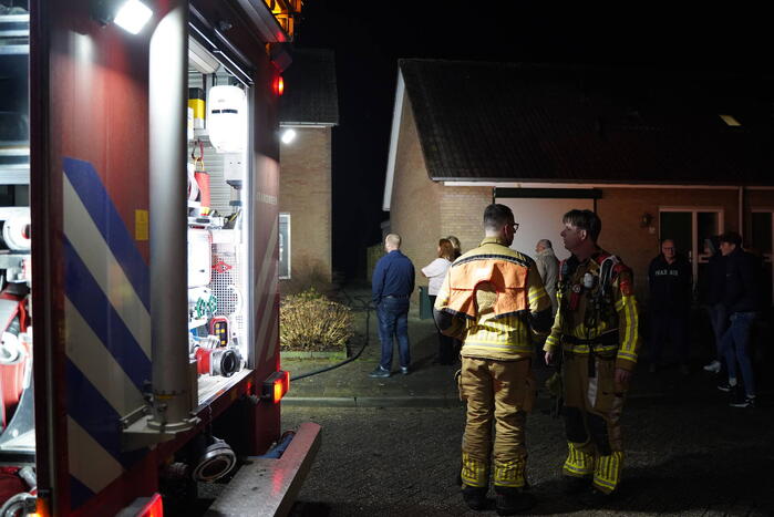 Brandende tafel in woning