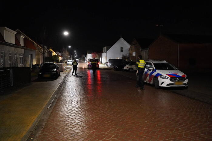 Aanhoudingen nadat bestuurder op agenten inrijd, politie lost schoten op auto