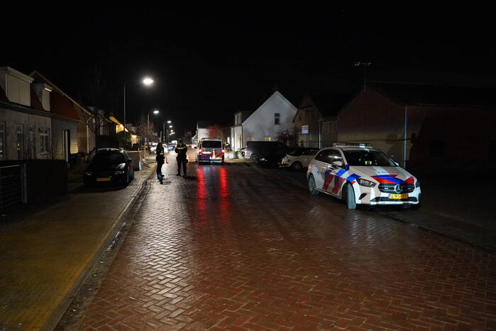 Aanhoudingen nadat bestuurder op agenten inrijd, politie lost schoten op auto