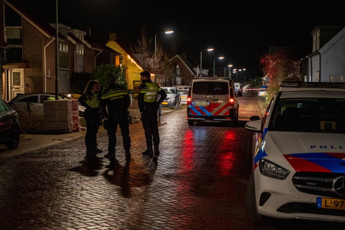 Aanhoudingen nadat bestuurder op agenten inrijd, politie lost schoten op auto