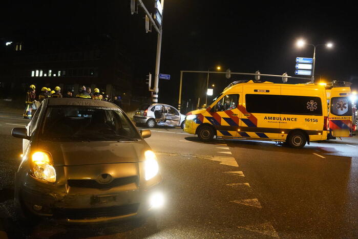 Gewonden en flinke schade na aanrijding
