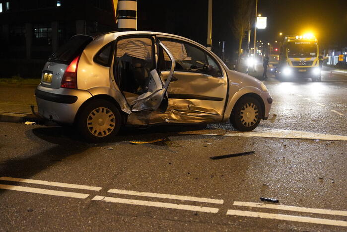 Gewonden en flinke schade na aanrijding