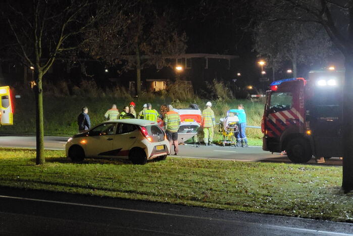 Auto slaat over de kop bij ongeval