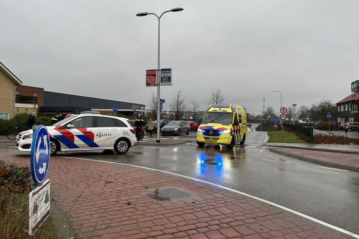Automobilist en fietser in botsing op rotonde