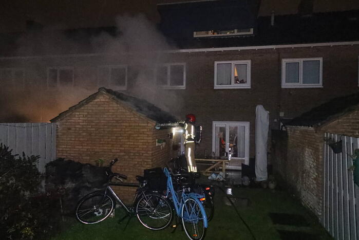 Veel rook bij brand in schuur