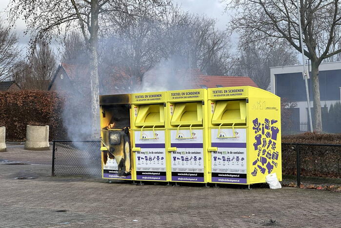 Textielcontainer uitgebrand