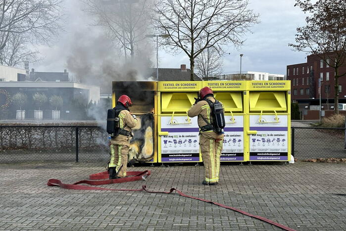 Textielcontainer uitgebrand