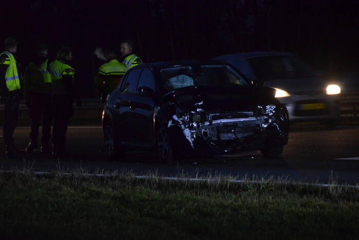 Auto belandt in sloot bij aanrijding in file