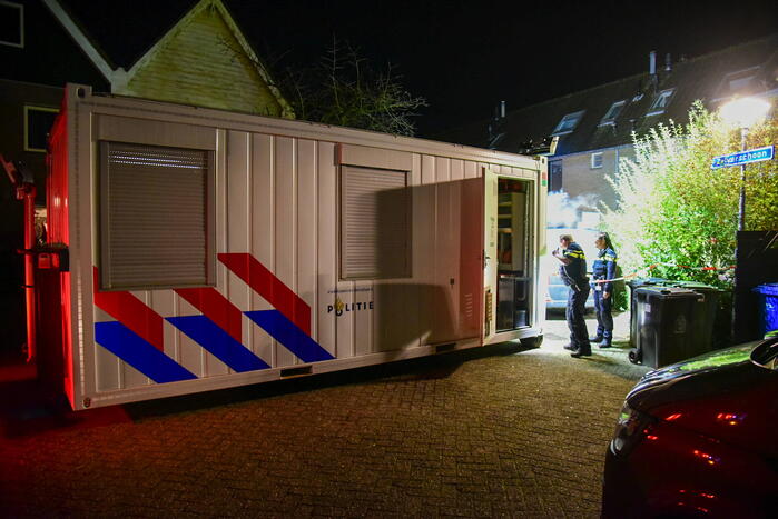 Groot onderzoek naar aantreffen overleden man in woning