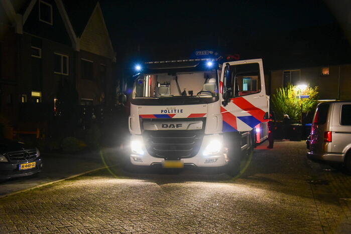 Groot onderzoek naar aantreffen overleden man in woning