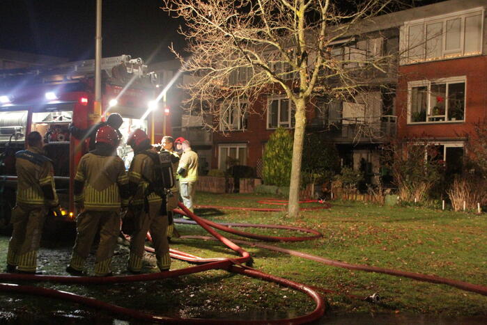 Grote brand verwoest twee woningen