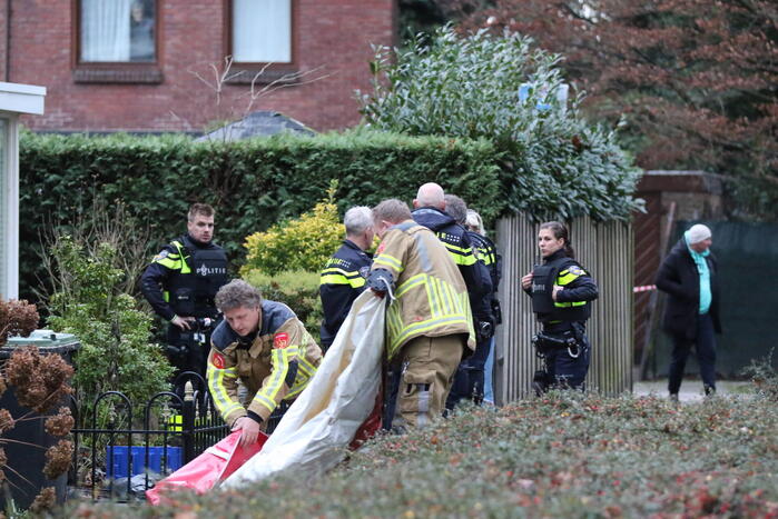 Overleden persoon aangetroffen na melding van overval, persoon aangehouden