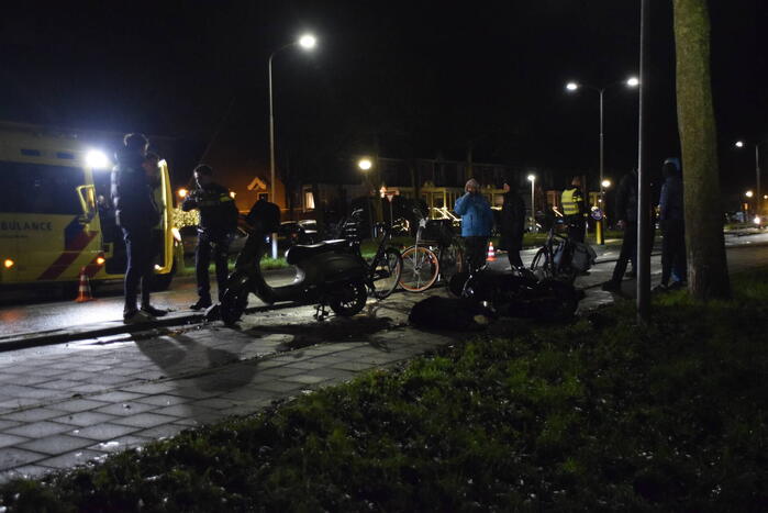 Gewonden bij aanrijding tussen scooters