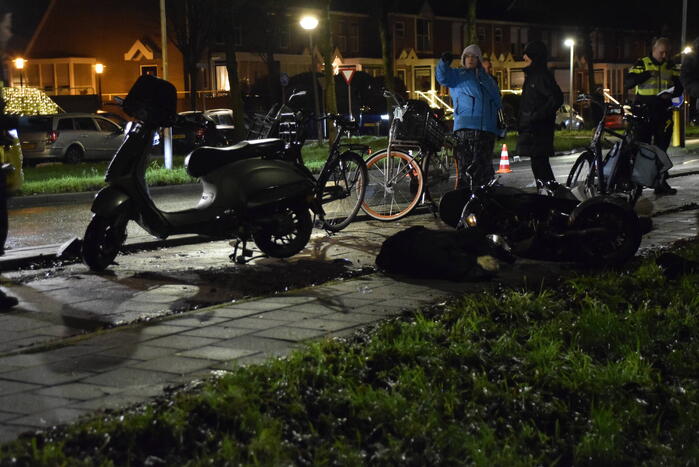 Gewonden bij aanrijding tussen scooters