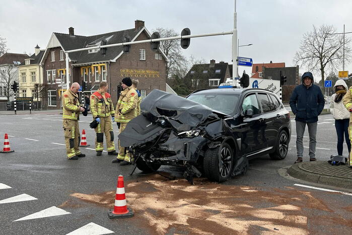 Veel schade bij ongeval op kruising