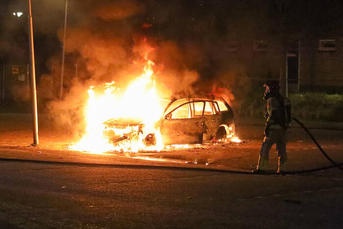 Personenwagen op parkeerplaats Monkey Town verwoest