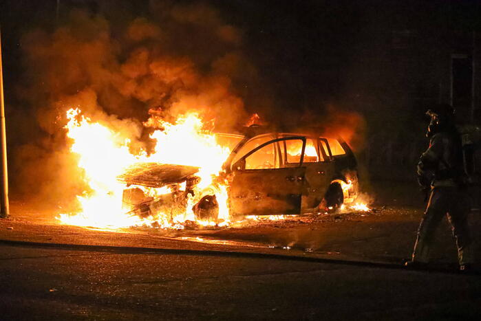 Personenwagen op parkeerplaats Monkey Town verwoest