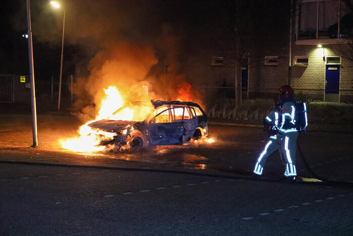 Personenwagen op parkeerplaats Monkey Town verwoest