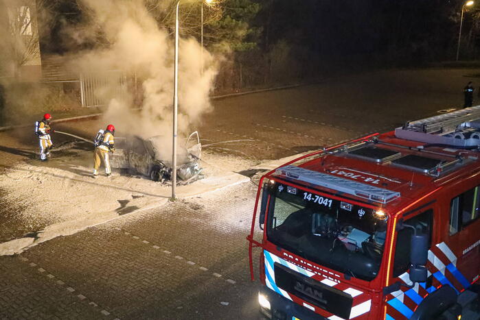 Personenwagen op parkeerplaats Monkey Town verwoest