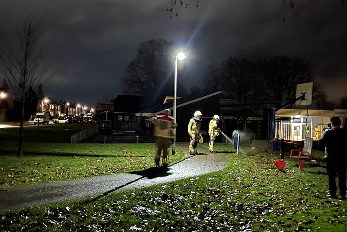 Brandweer ingezet voor brandende prullenbak