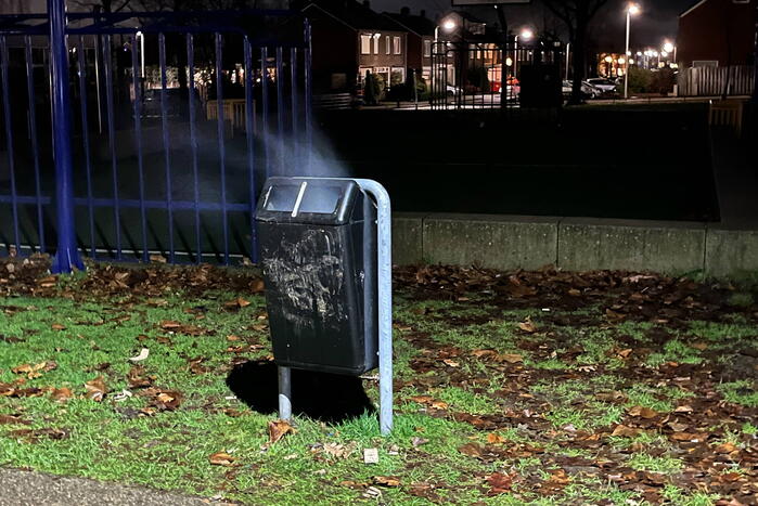 Brandweer ingezet voor brandende prullenbak