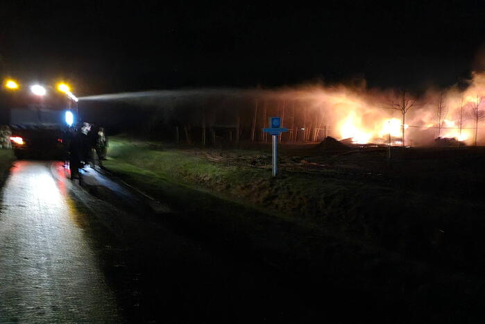 Stapel hout in brand