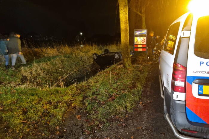 Dronken automobilist belandt in de sloot