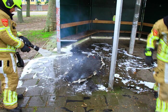 Brandweer blust zelfgemaakte rookbom