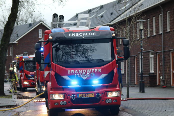 Flinke brand in dak van school