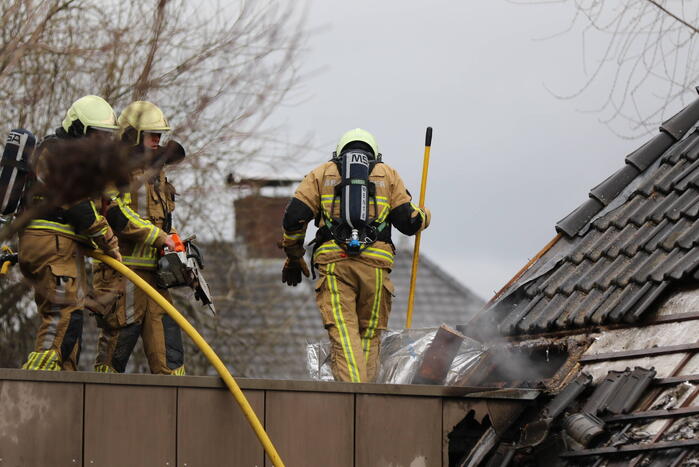 Flinke brand in dak van school