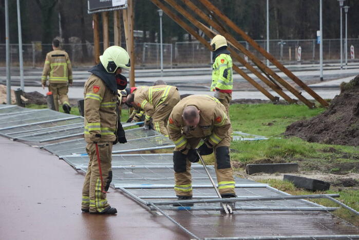 Meters hekwerk omgevallen door wind