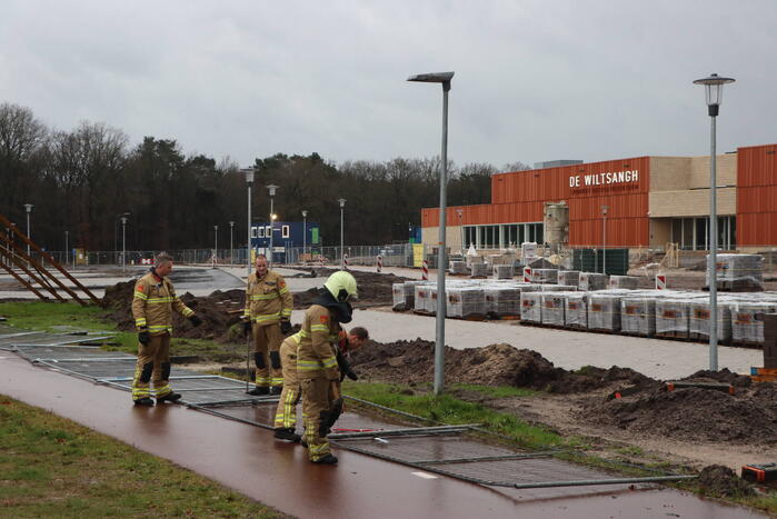 Meters hekwerk omgevallen door wind