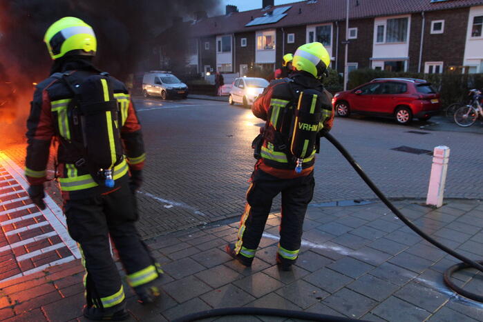 Stapel pallets in brand gestoken