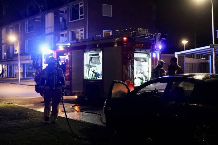 Brand in achterbak van personenauto