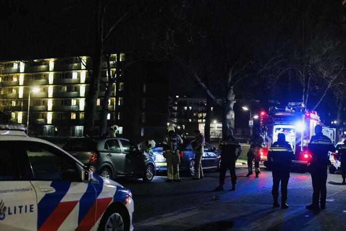 Brand in achterbak van personenauto