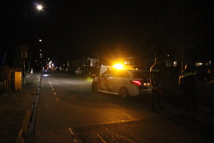 Brandweer blust brand in woning