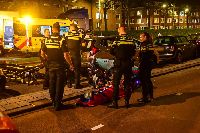 Gewonde nadat auto over de kop slaat