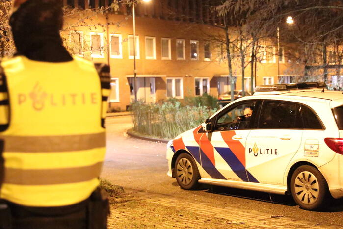 Hulpdiensten bekogeld met zwaar vuurwerk