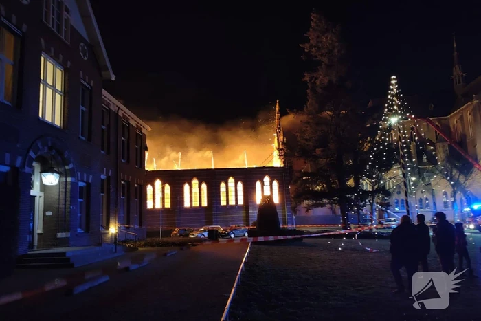 Zeer grote brand in voormalig kerkgebouw