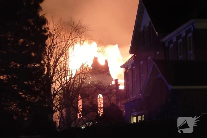 Zeer grote brand in voormalig kerkgebouw