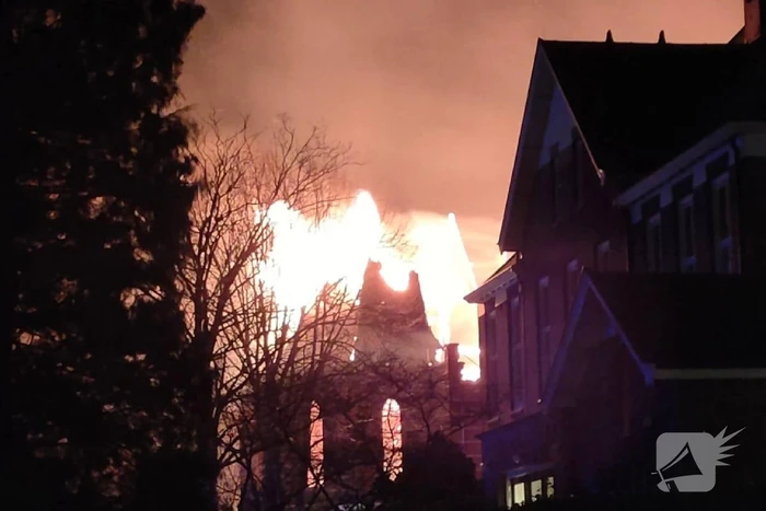 Zeer grote brand in voormalig kerkgebouw