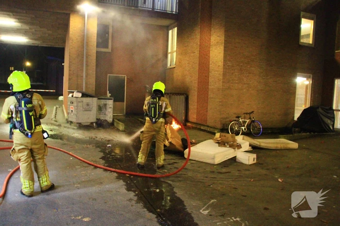 Veel rook bij brand in container