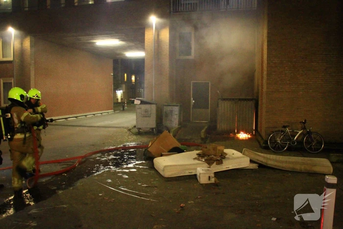 Veel rook bij brand in container