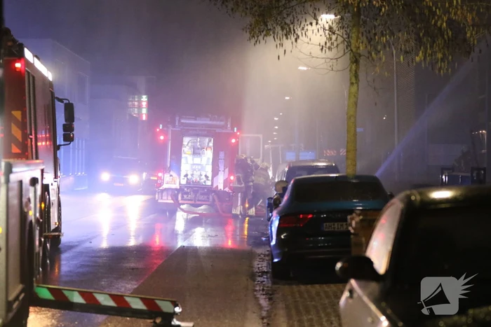 Uitslaande brand in bedrijfspand