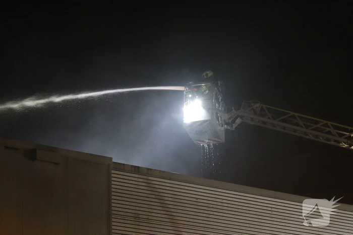 Uitslaande brand in bedrijfspand