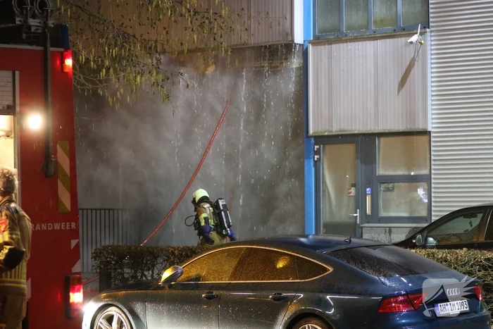 Uitslaande brand in bedrijfspand