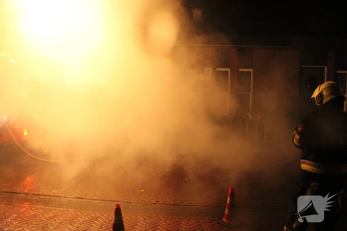 Veel rook door brand in container