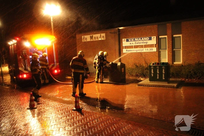 Veel rook door brand in container